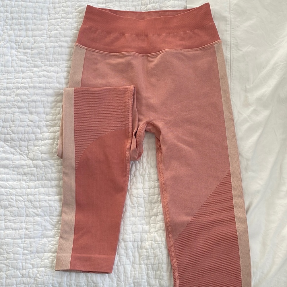 Lululemon leggings pink
